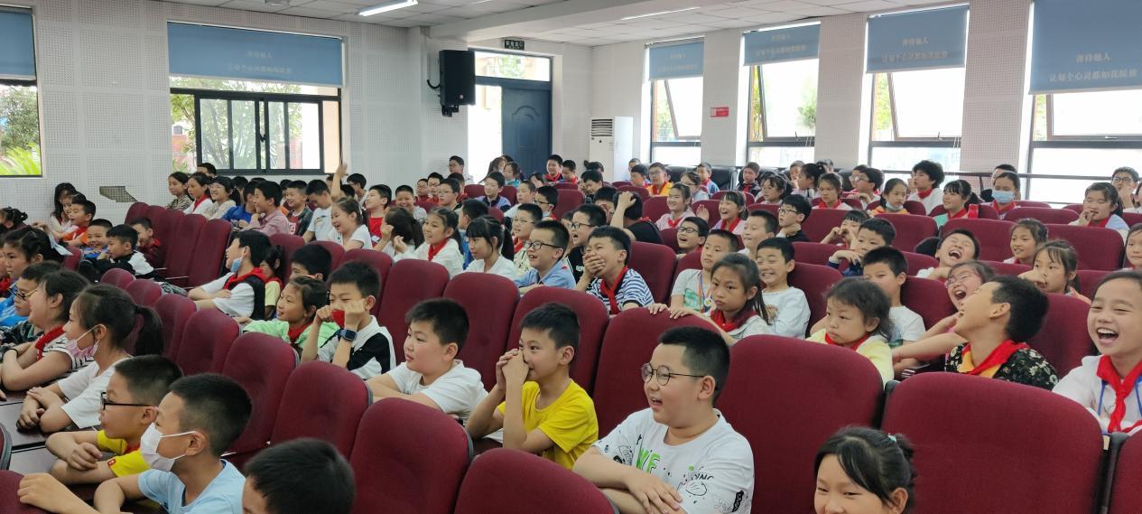 “从科幻预见未来——‘读书吧!少年’”阅读分享会走进成都市梧桐小学校