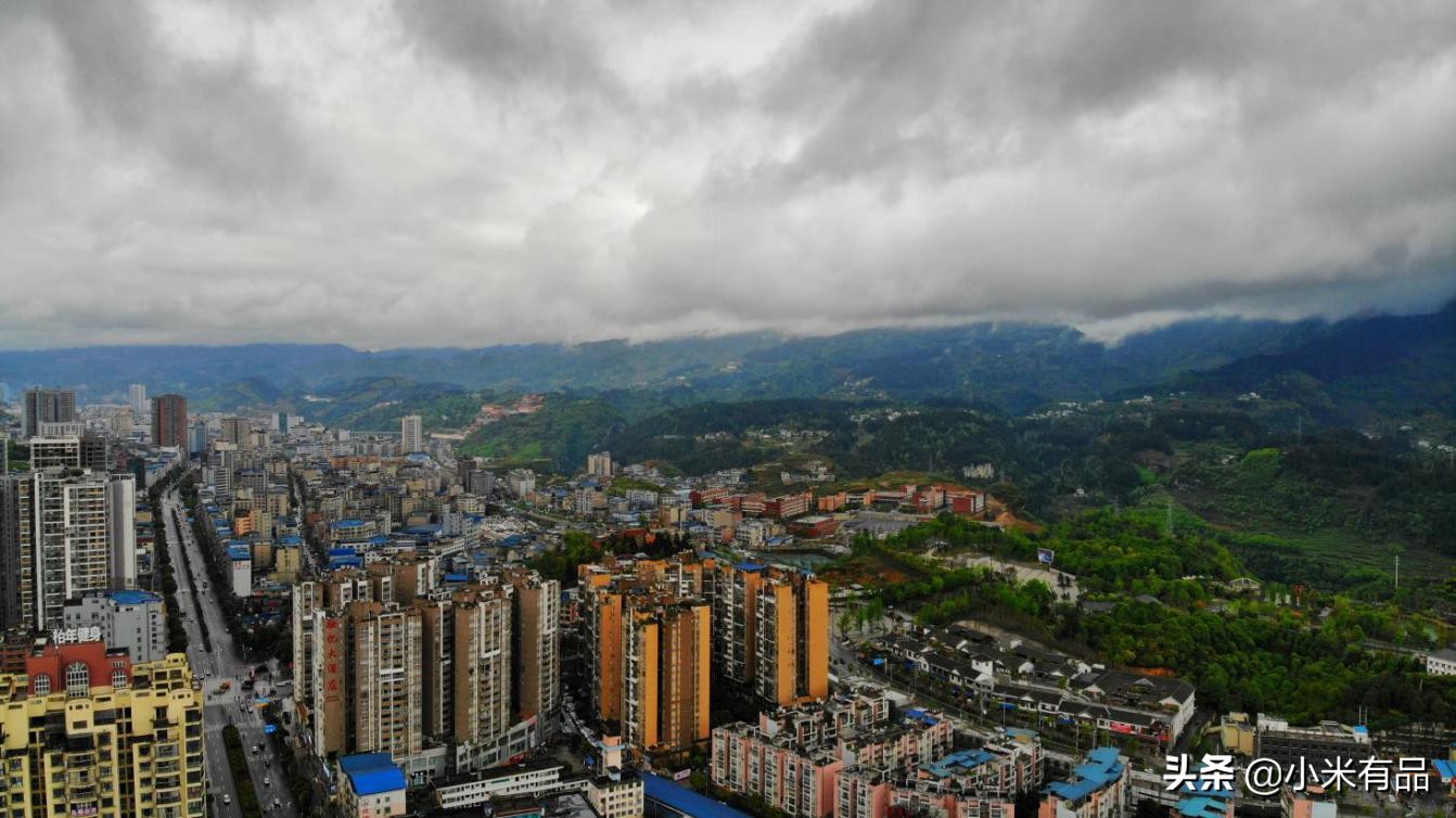 走进酒厂寻香觅味体验白酒文化,探访酱酒酒厂