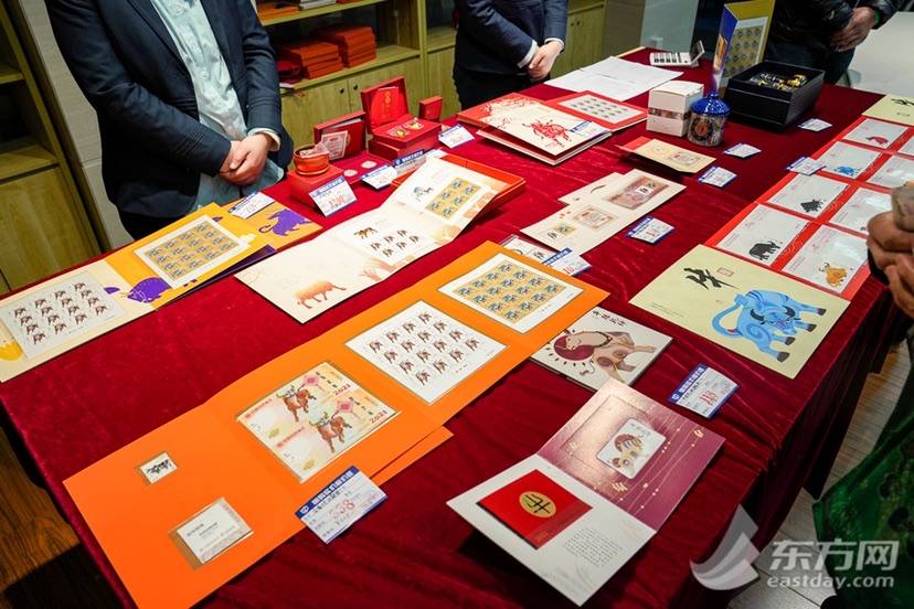 方寸之间展牛气86岁老邮迷准备圆了自己多年的梦