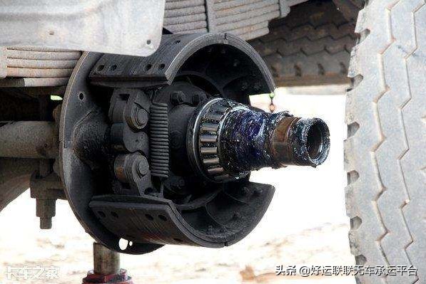 卡车后桥漏油有什么原因,卡车漏油怎么处理