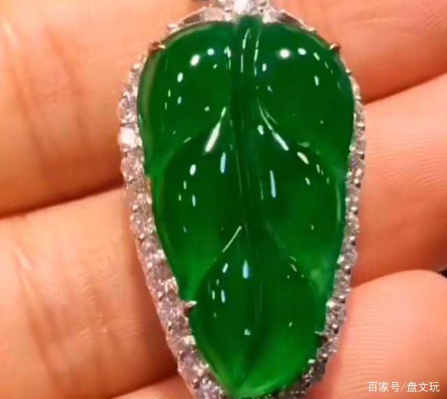 翡翠海蓝之谜是什么颜色,乌鸡翡翠什么颜色价值高