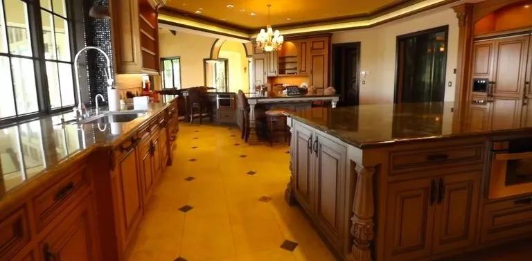 美国网红购豪宅,美国网红买下一万平城堡