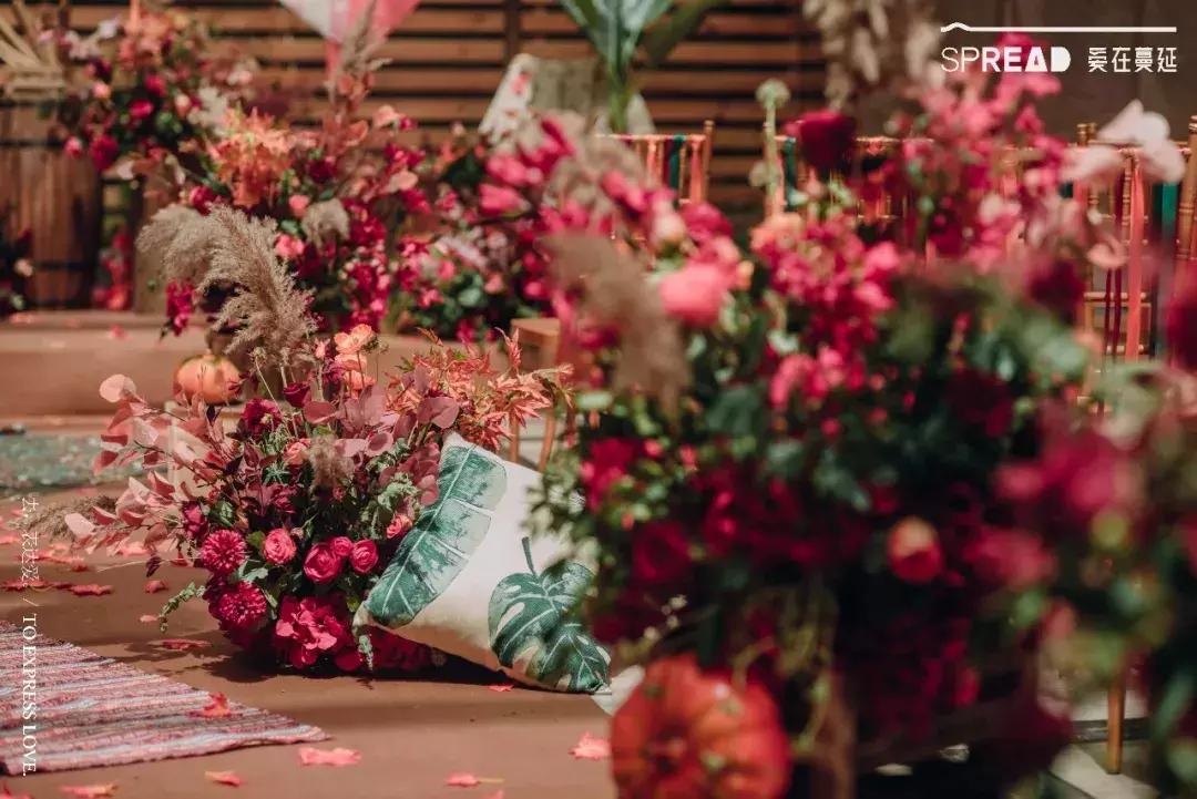 简单而又精致的小型婚礼,如何营造沉浸式婚礼