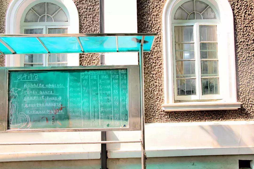 武昌这所低调的大学坐拥一线江景,教学楼窗外就是黄鹤楼