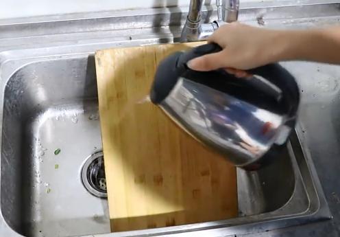 菜板太脏用什么清洁,各种菜板的清洁小技巧