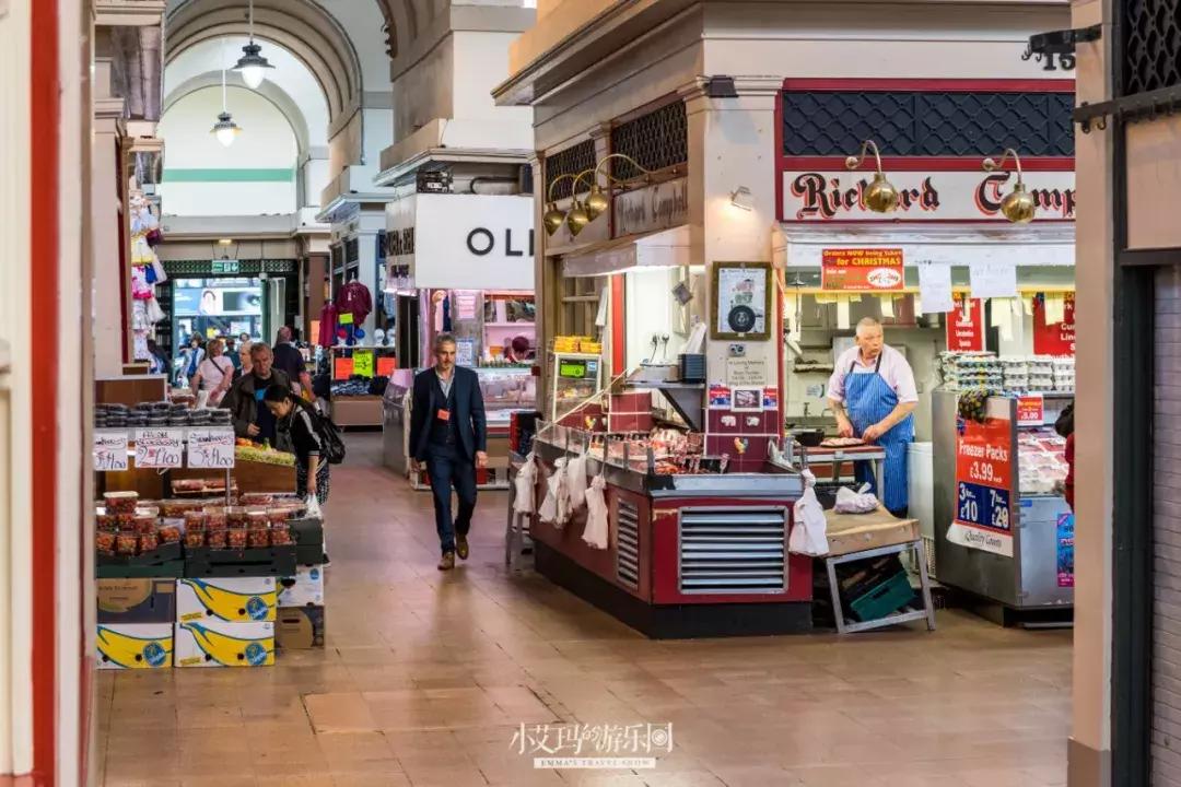 纽卡斯尔,店主为我弹奏了一把十万元的吉他