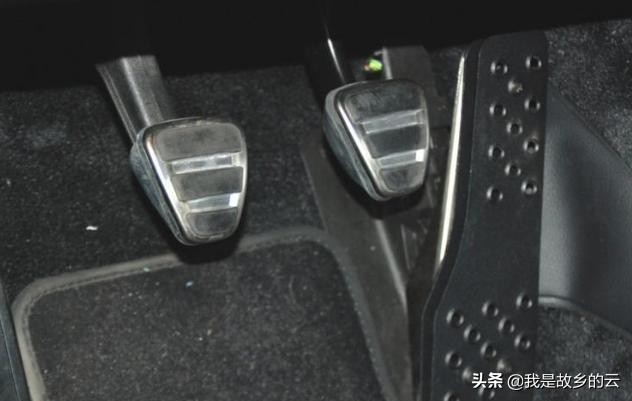 手动挡一脚油门一个挡,手动挡离合和油门起步怎么配合