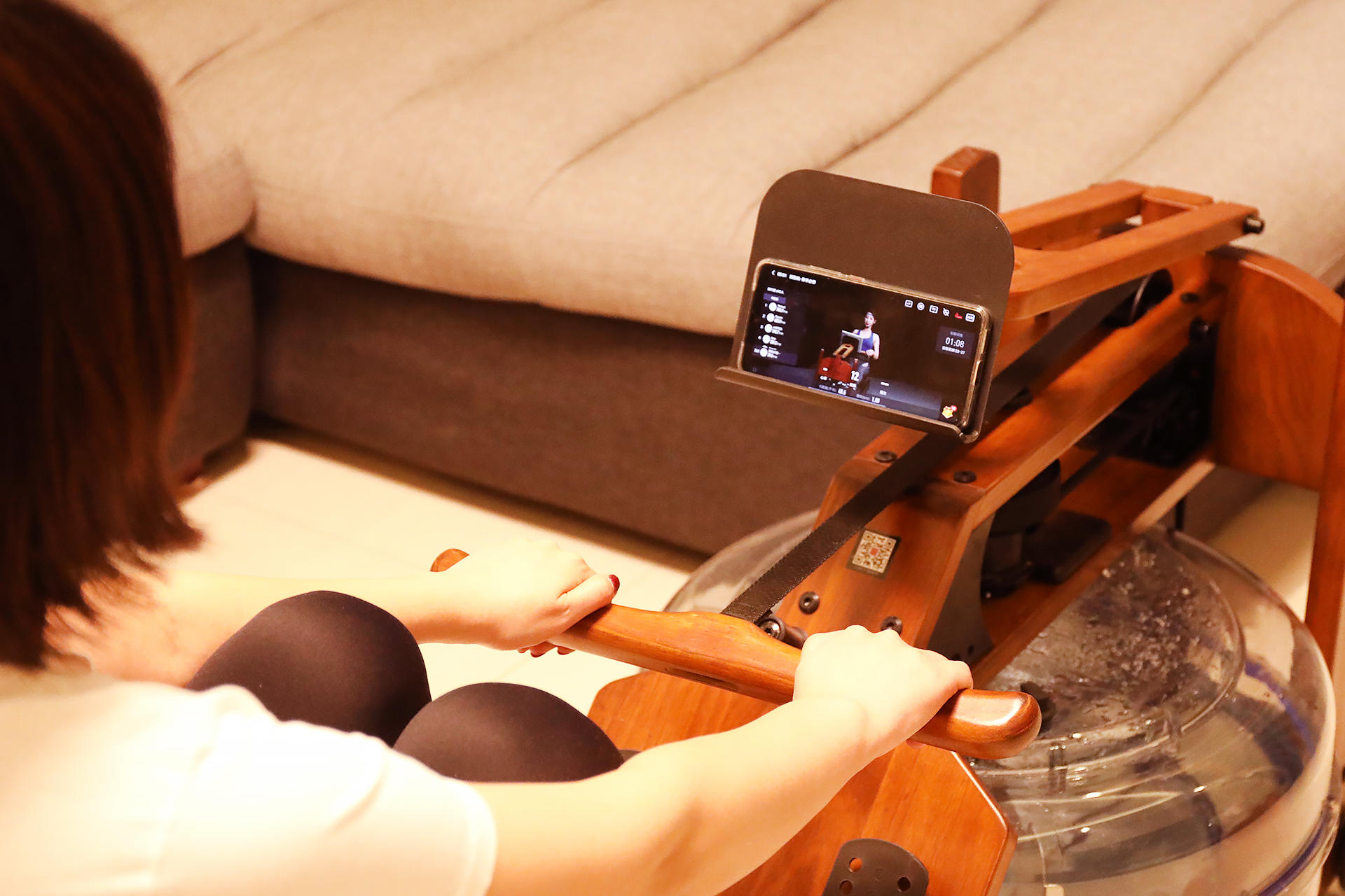 划船机30分钟燃脂训练方法,水阻划船机初学者应该怎么选择