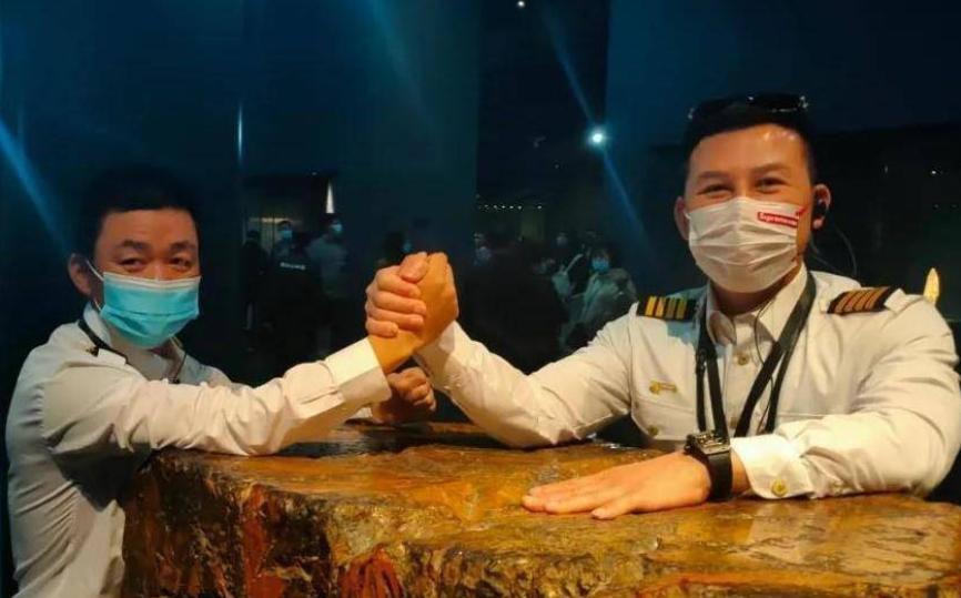 王宝强考驾照,王宝强吴京出席