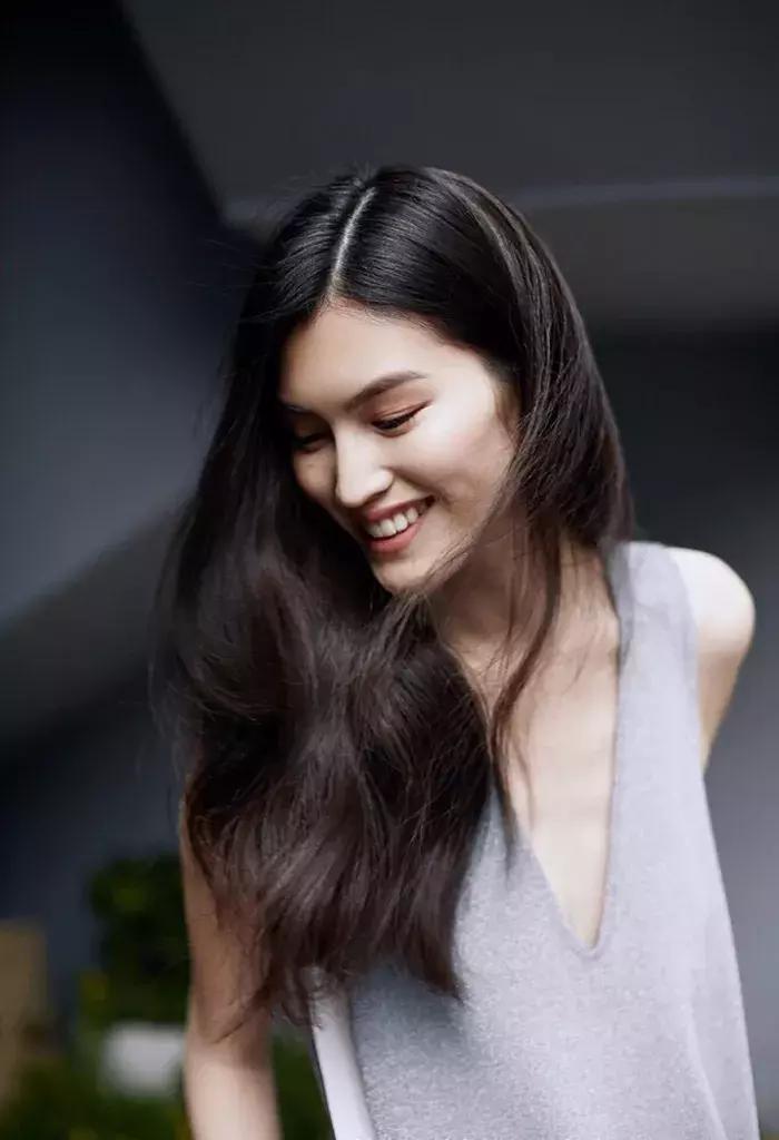 女人圆脸发型和方脸哪个更抗老,适合圆脸方脸女生的发型短发