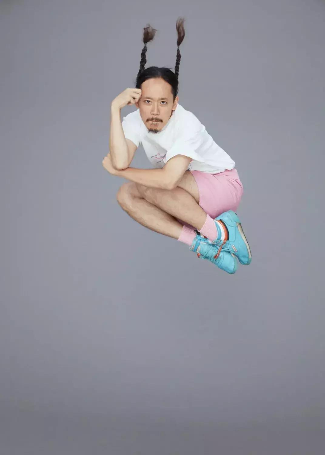 岛国鬼才！就这样，他拍出了年度爆款