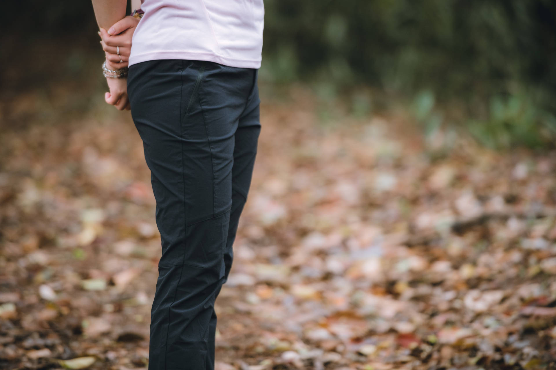 夏季户外徒步怎么穿,户外旅行穿搭图