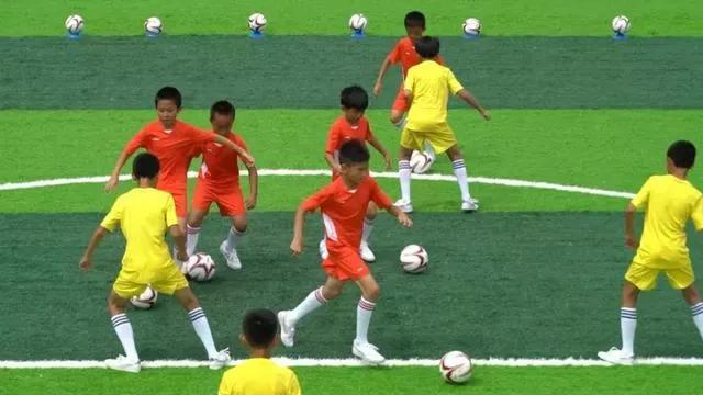 风雪中的守门员——我的足球梦