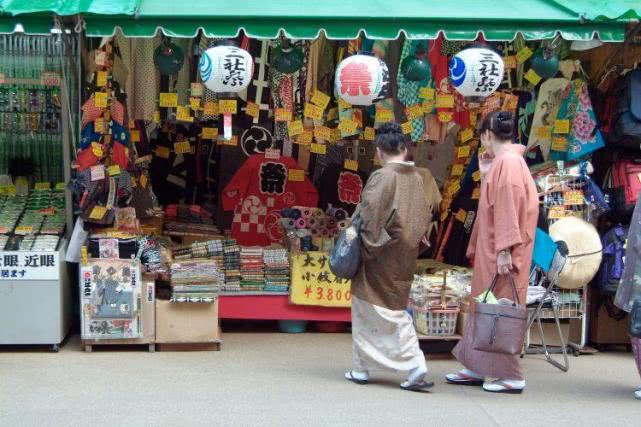 日本大阪市长称隔离期间应由男人出门购物，因为女人购物时间过长