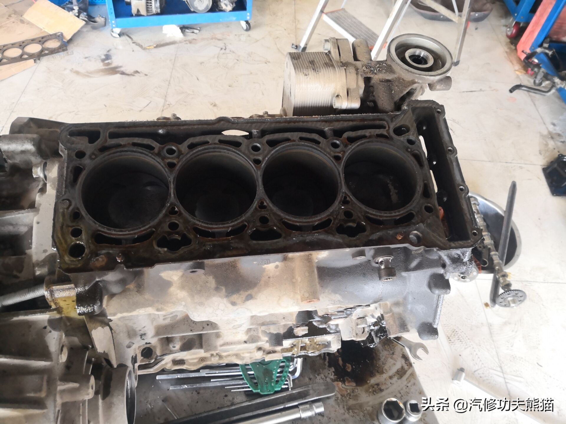 大众夏朗2.0t三代烧机油解决方法,大众夏朗1.8t烧机油