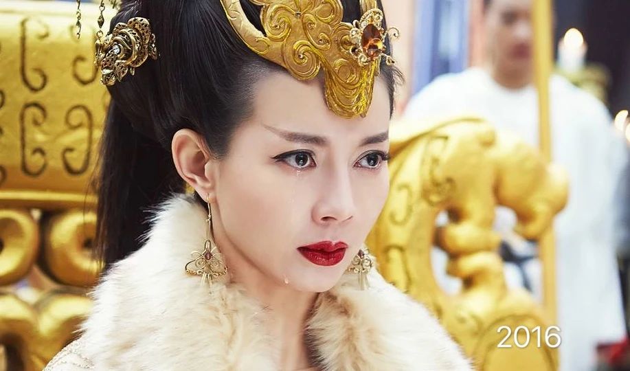 《鬓边》中爱上儿子嫁给老子的美艳新派大姐，盘点刘敏的容貌变化