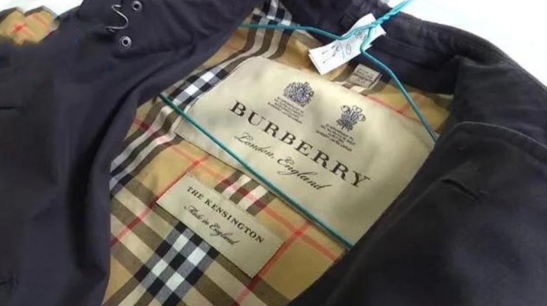 巴宝莉风衣水洗有什么后果,巴宝莉风衣被干洗店洗坏了怎么办