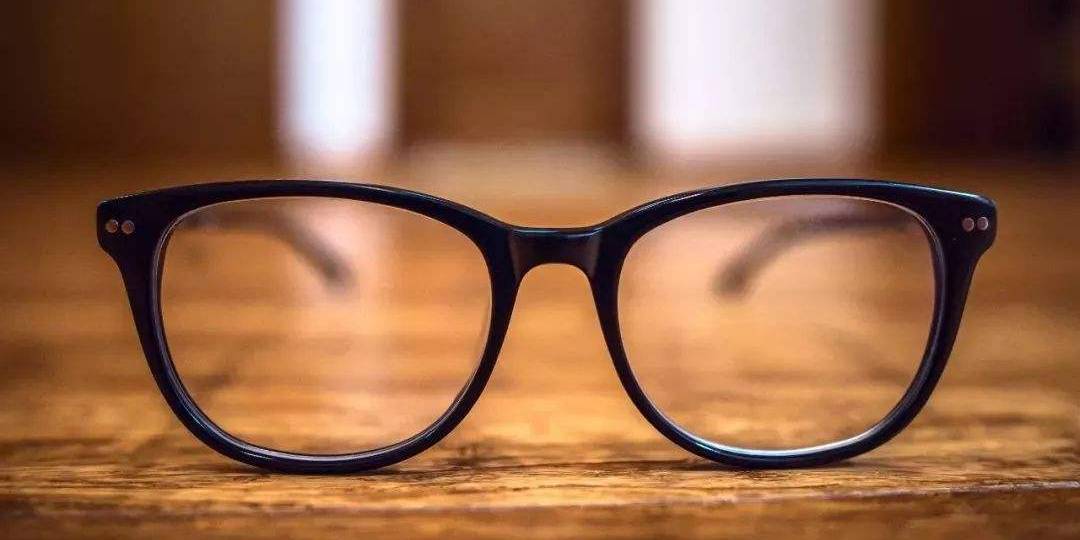 低度近视需要戴好的镜片吗,低度近视需要常佩戴眼镜吗