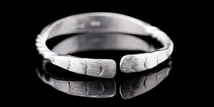 纯银饰品变色吗,纯银饰品为什么发黄