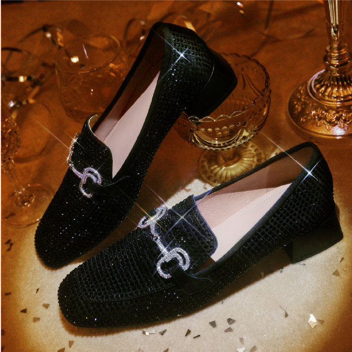 思加图水钻星空凉鞋同款,思加图镶钻小白鞋