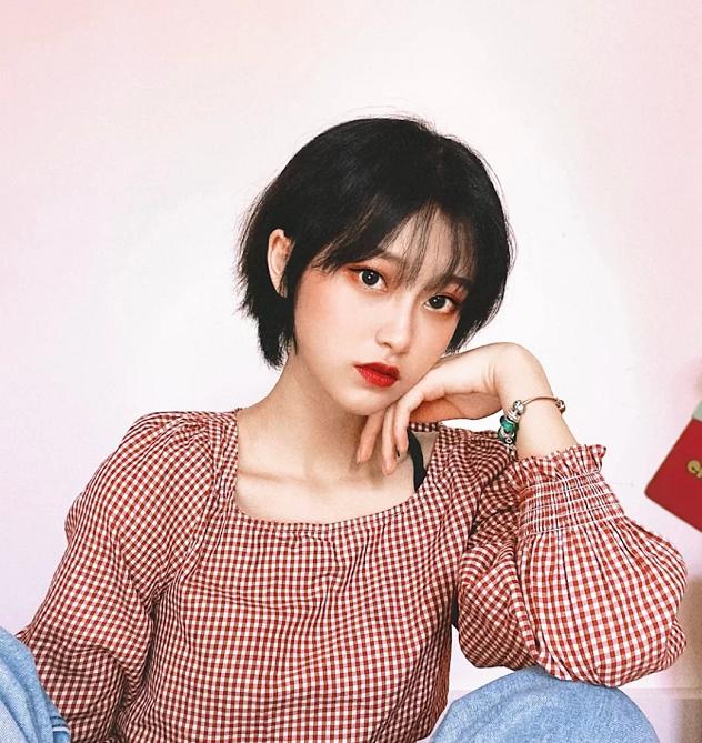 2019圆大脸短发发型图片女生减龄,大脸方脸圆脸短发适合什么刘海