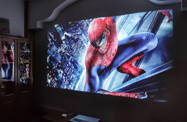 “客厅新贵”夺94%好评，万达IMAX搬回家，中年男人：有面