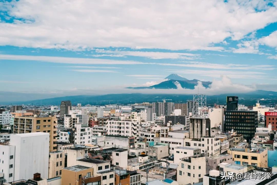 徕卡和哈苏哪个更保值一些,预算够用的话选徕卡还是选哈苏