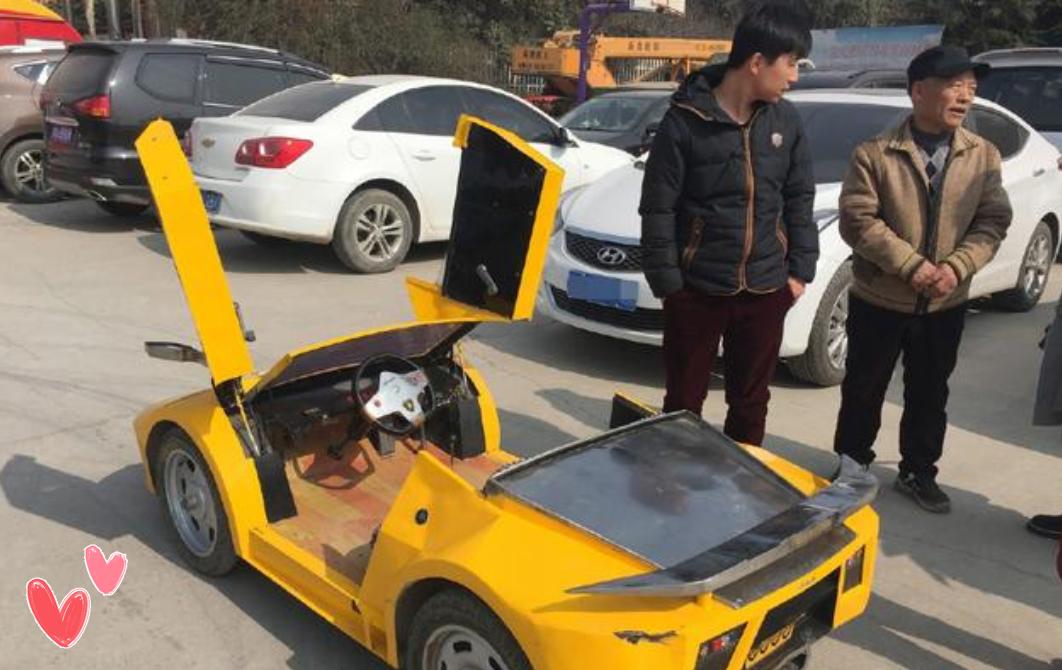 有种爷爷叫“别人家的”,树干、床垫做豪车,更有跑车“大黄蜂”