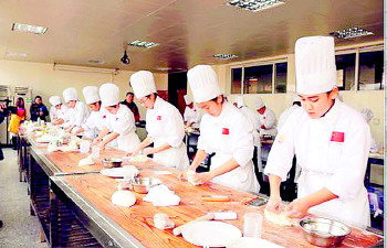 学一“技”之长什么人可享补贴？钟鸣宇这个体育老师不简单