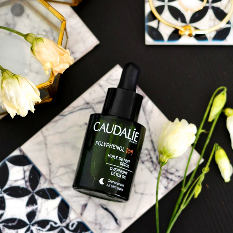 推荐比较好用的精华液，能防止色素沉淀，皮肤氧化而老化