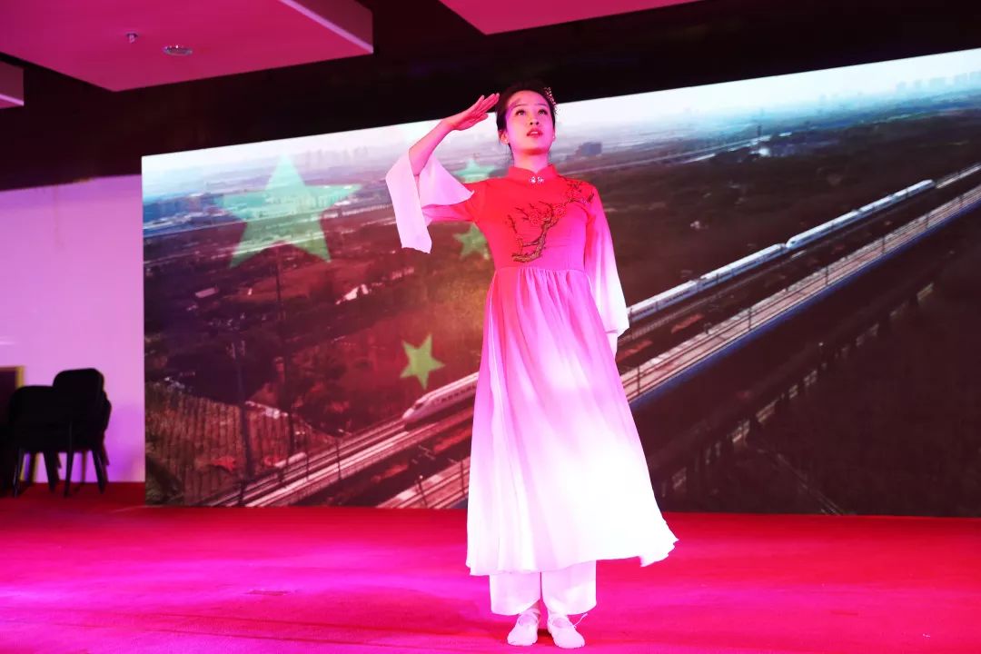 看图识人的女人是谁,看图识人这个女人是谁