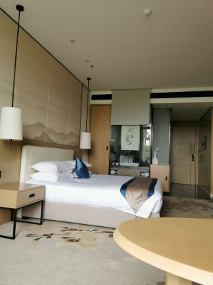 曲靖金麟湾温泉度假酒店别墅,曲靖金麟湾温泉酒店电话