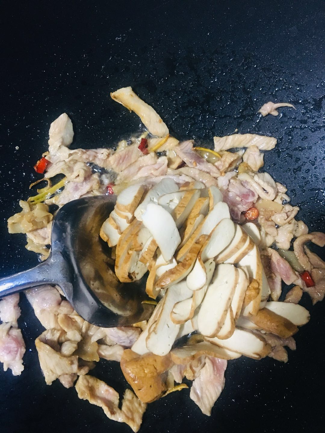 香干芹菜炒肉的配料,芹菜香干炒肉片热量