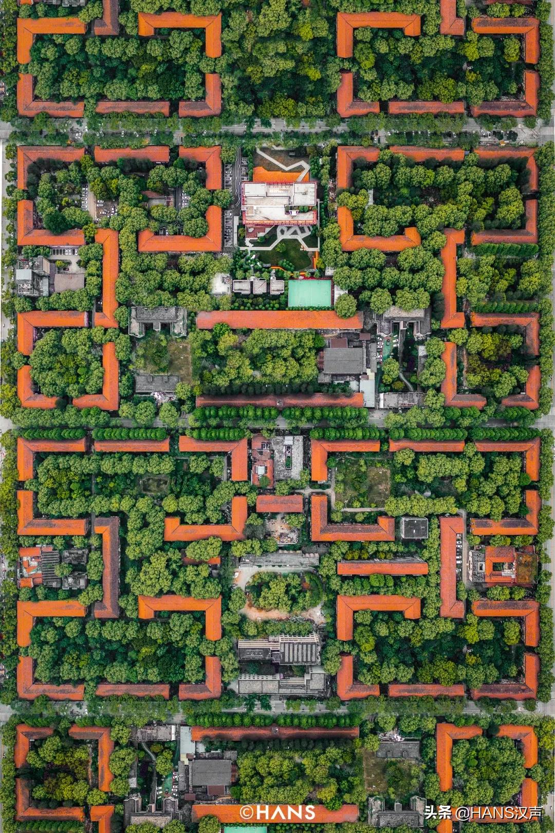 青山区红房子光影秀,青山红房子网红打卡地