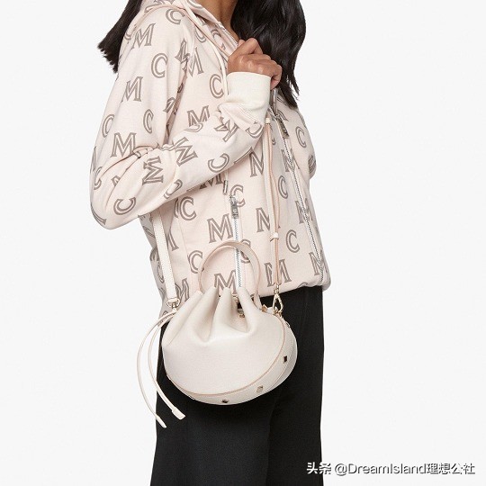 mcm中古包牛角包粉色,mcm秋冬值得入手的包