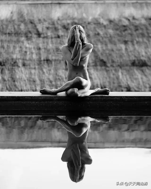 她在世界各地拍下裸照,吸引了8000万的粉丝,却没有一张是色情的