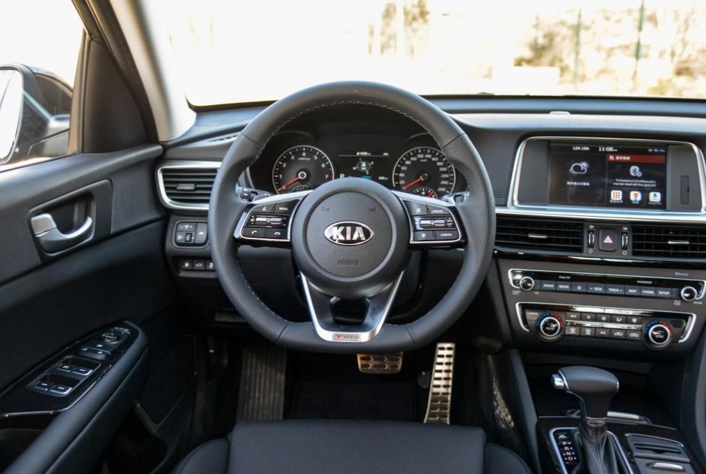 起亚k5刚上市的时候市场影响,起亚k5现在的价格值得买吗