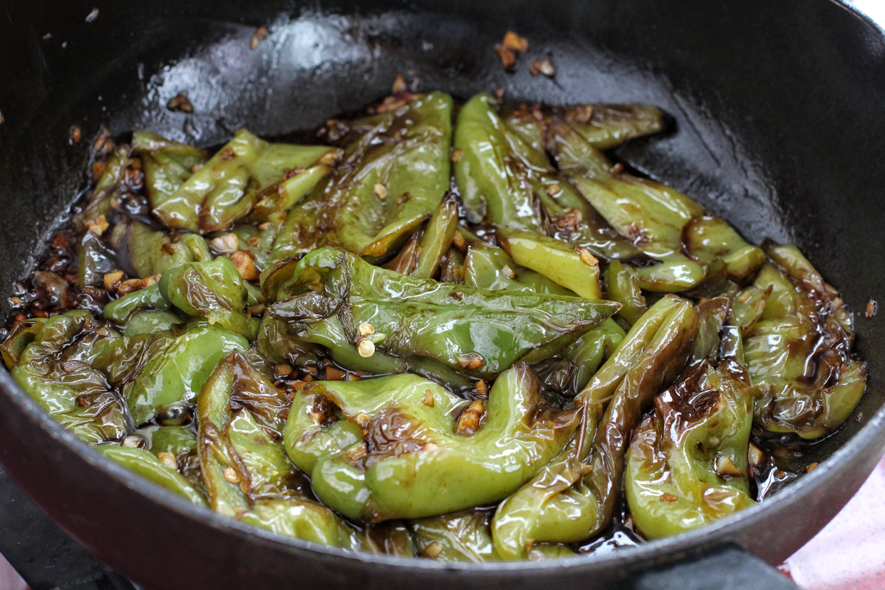 最好吃的辣椒水拌饭吃怎么做,用超级辣的辣椒拌米饭吃