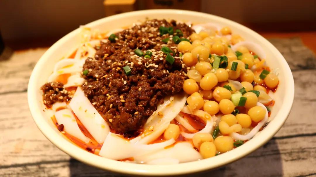 我只吃小面!打卡了这家手工粉后我真香了