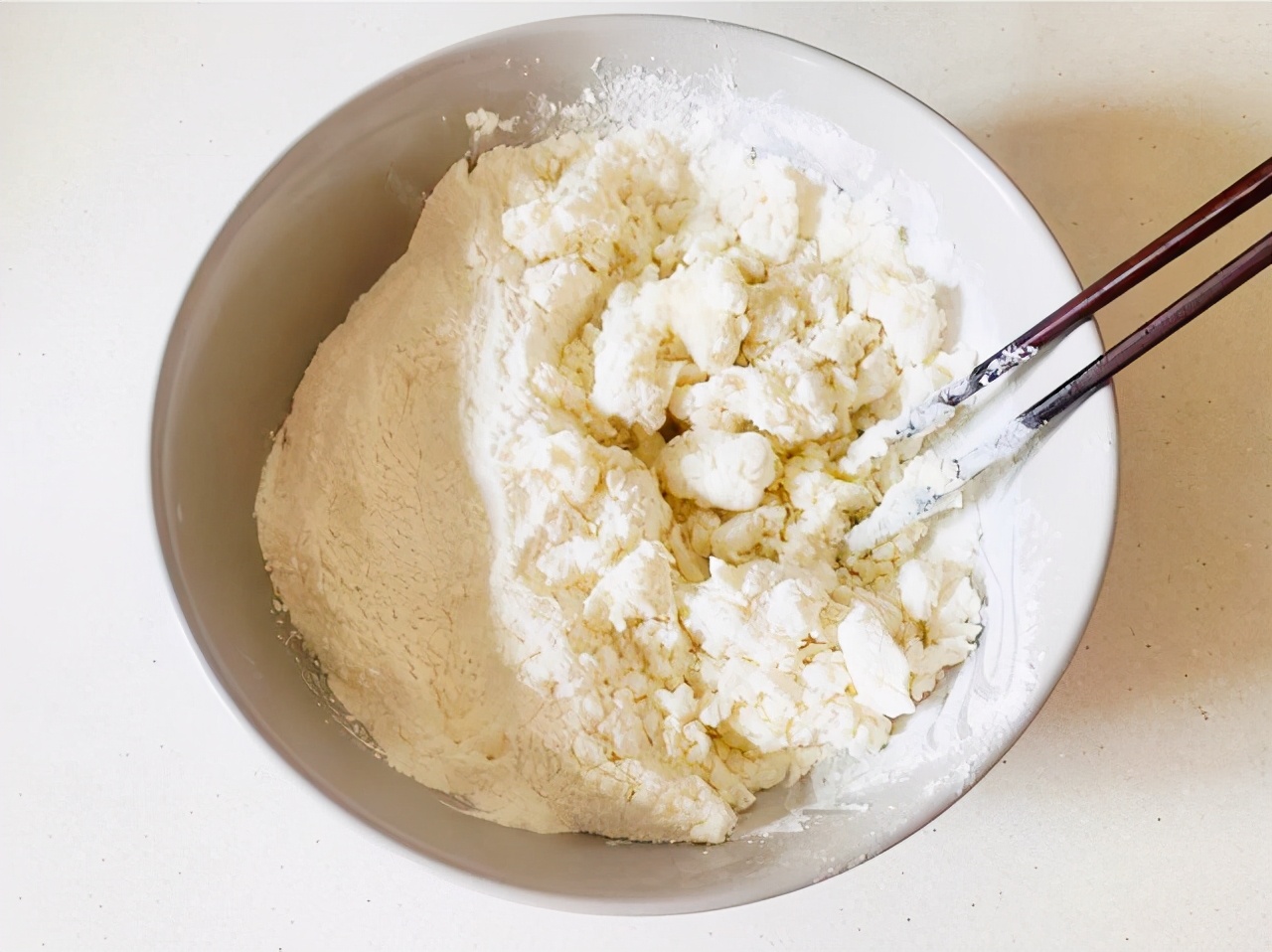 蒸饺要用开水还是凉水和面,蒸饺用冷水还是热水和面好