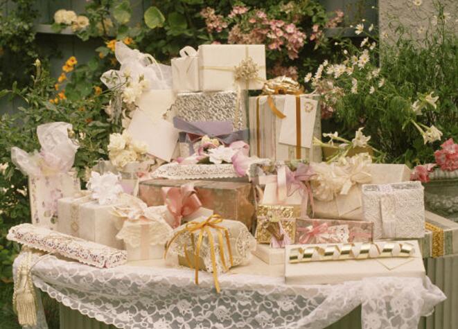 结婚必须要送的十样礼物,结婚20周年送老婆什么礼物比较好