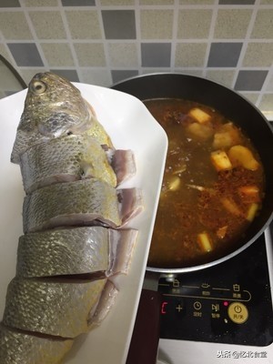 铁锅炖鱼茄子怎么切,东北铁锅炖鱼做法最正宗的做法