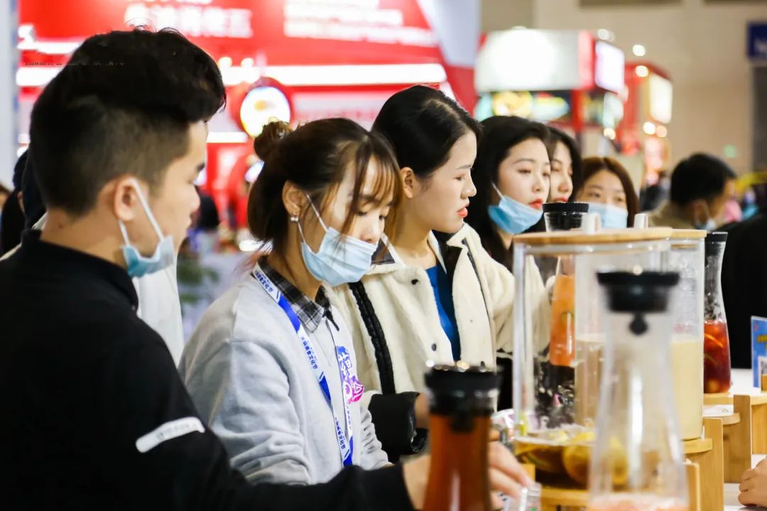 把茶饮、甜品卖给30000家火锅店餐+饮或有新惊喜