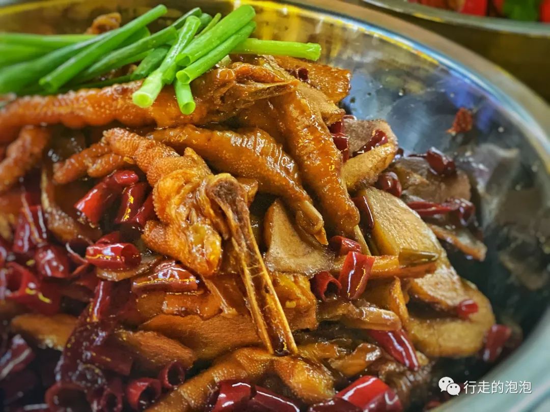 「岳阳攻略」被誉为“湖南夜宵扛把子”的烧烤城，还是小龙虾基地