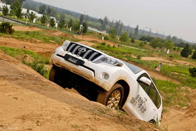 丰田普拉多2700老款越野,普拉多2700真的很肉吗