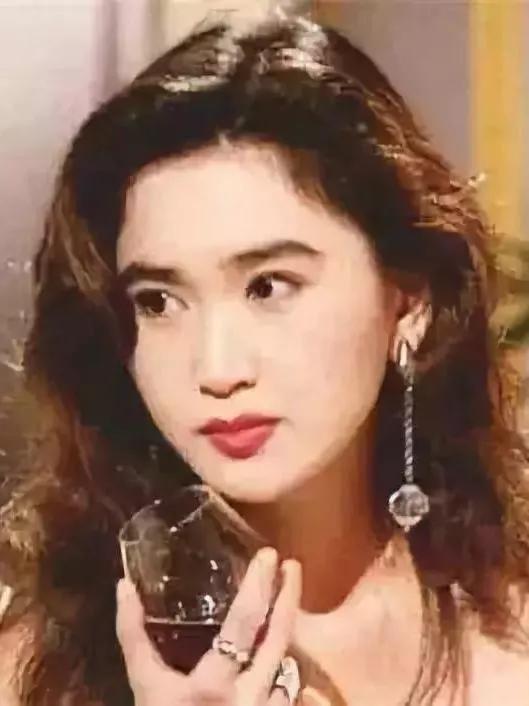 大龄圆脸适合什么样的女明星,明星圆脸怎么修饰脸型好看