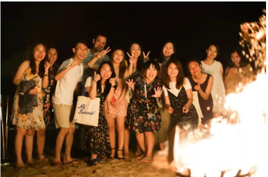 这家公司又又又又又搞Party啦