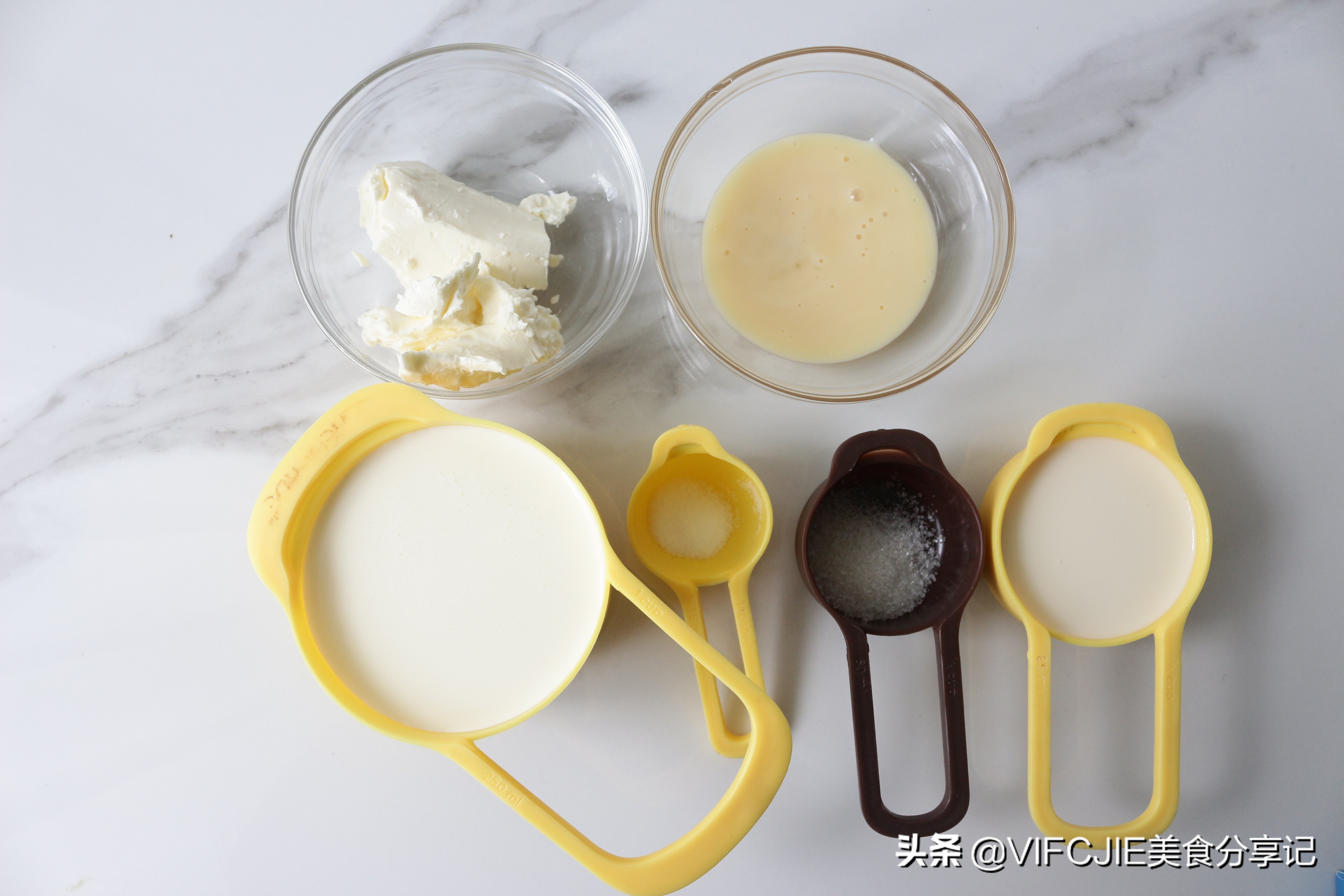 冬天适合做的水果奶盖茶,在家不用冰就能做的饮料