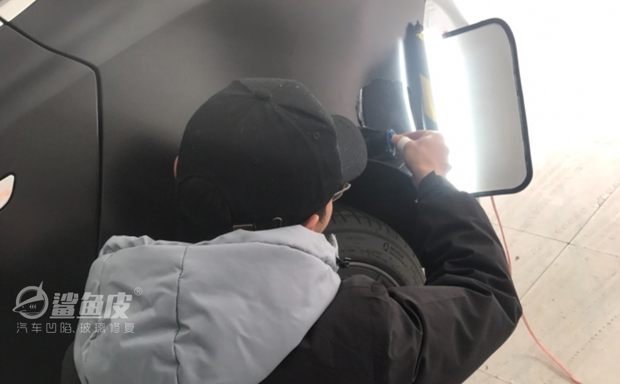 汽车被撞凹进去怎么办,汽车被撞凹陷了怎么拉出来