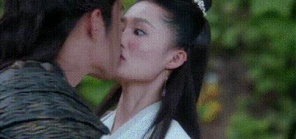 吻戏不好拍!有剧亲了42秒被嘲像啃猪蹄,不如《隐秘》一个强吻